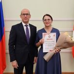 Секретарь реготделения партии Александр Бречалов наградил лучших учителей и педагогических работников Удмуртии