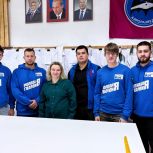 «Единая Россия» передала новое оборудование активисткам движения «Шьём для наших» в Ханты-Мансийске