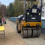 В Кировском районе по запросу жителей благоустраивают спортивную площадку