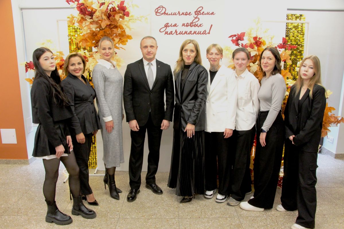 Учитель! Перед именем твоим, позволь смиренно преклонить колени