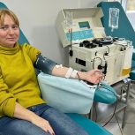 Секретарь партийной «первички» Татьяна Сапожникова сдала плазму для производства лекарства, спасающего жизни беременных женщин с резус-конфликтом