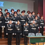 «Единая Россия» открыла в Москве Парту Героя в честь советского инженера-конструктора