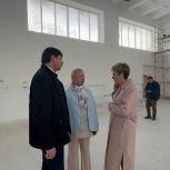 Михаил Зубарев оценил темп капитального ремонта школы в Рефтинском