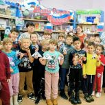 Витаминные чаи с югорскими дикоросами, детские письма поддержки: партийцы формируют посылки для участников СВО