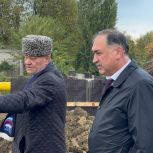 Партийный десант «Единой России» в Карабулаке побывал на месте комплексной реконструкции моста по улице Промысловая в Карабулаке