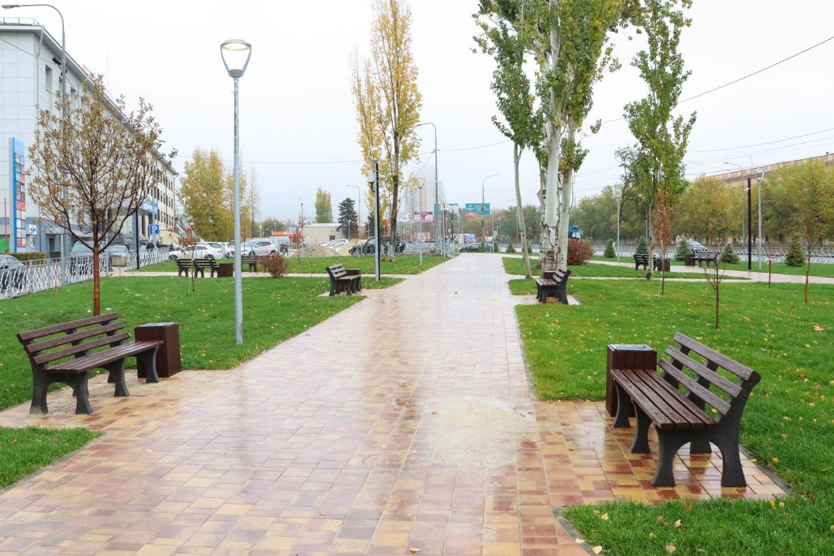 В Волгограде  благоустройство сквера в Советском районе вышло на финишную прямую