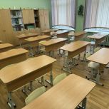 Михаил Клименко помог приобрести новую мебель для школы Екатеринбурга