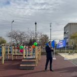 В Еманжелинском округе благодаря федеральному партпроекту «Единой России» «Городская среда» и активности жителей появилась детско-спортивная площадка