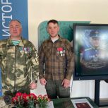 При поддержке «Единой России» в школе Ельца прошел митинг памяти Героя России Никиты Семочкина