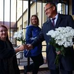 «Единая Россия» поздравила учителей по всей стране с профессиональным праздником