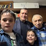 Губернатор Курской области: «Всех пап — с Днём отца! Каждый день оставайтесь примерами для своих детей!»