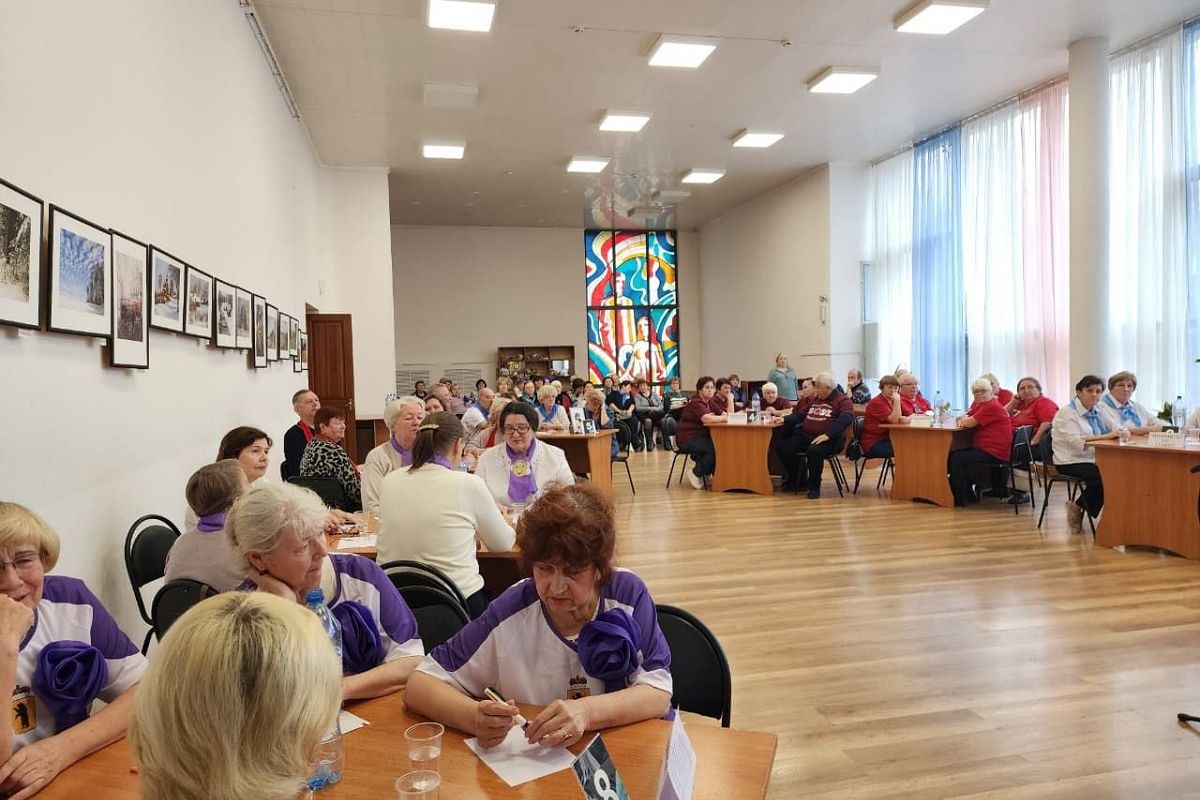 Для людей с ограниченными возможностями прошла интеллектуальная игра «Что? Где? Когда?»