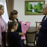 "Ромашка желаний": Владимир Чибиркин встретился с семьей участника СВО