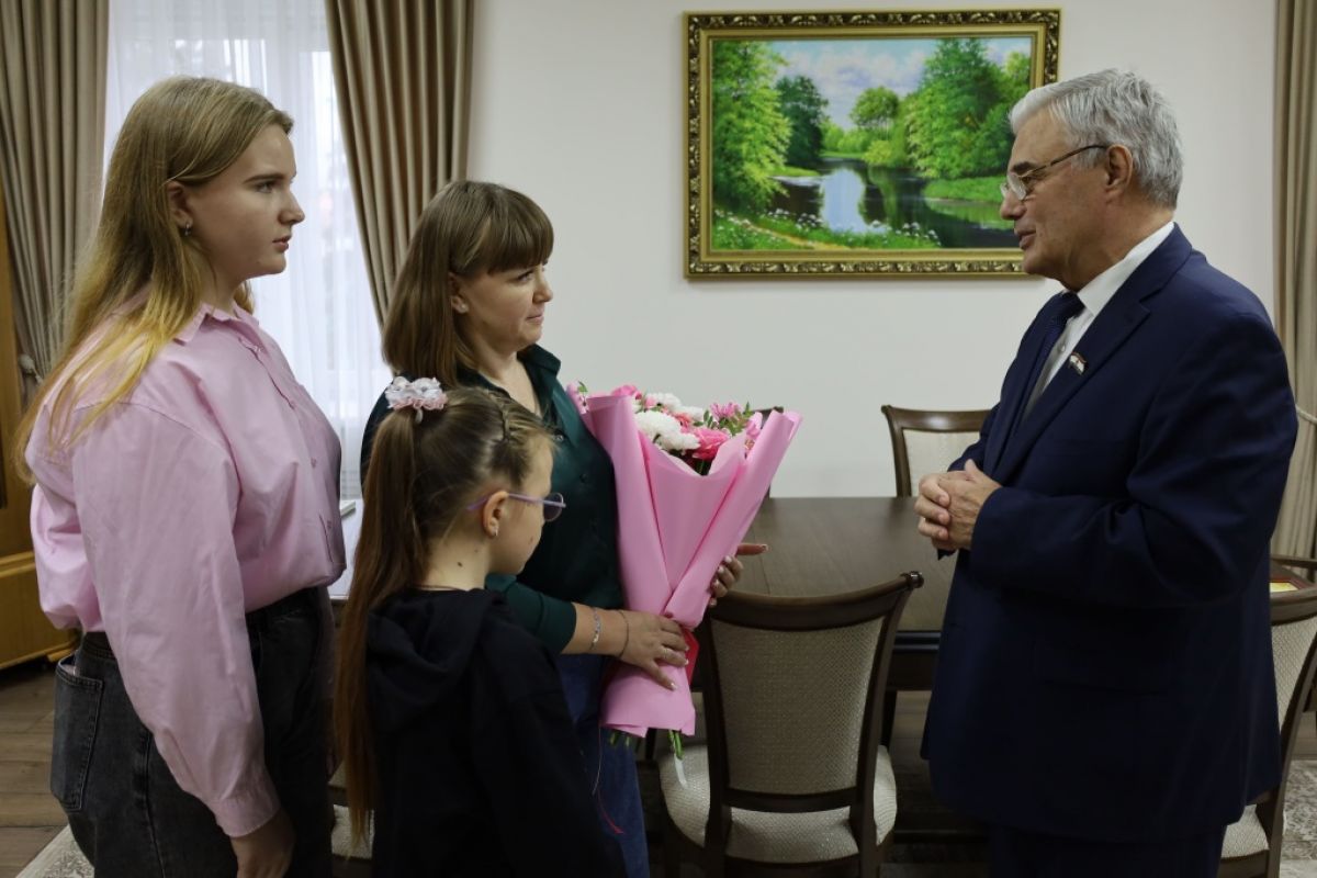 "Ромашка желаний": Владимир Чибиркин встретился с семьей участника СВО