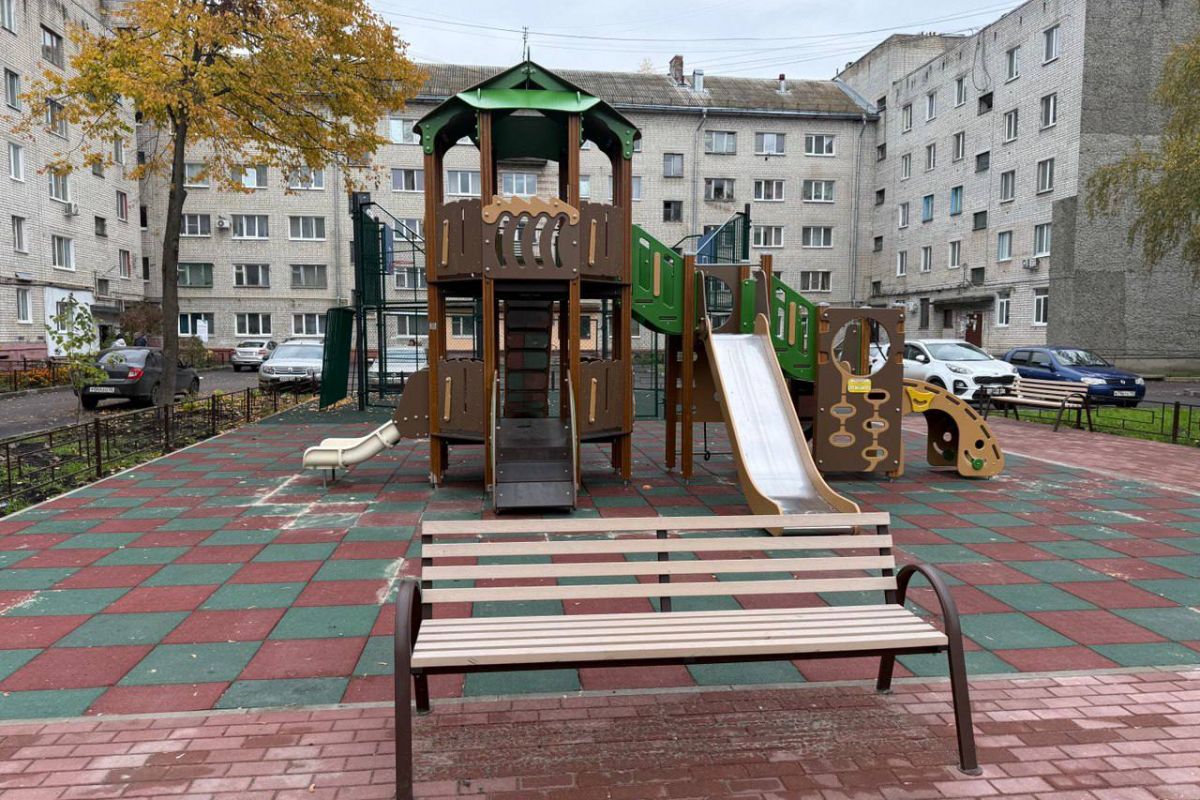 Благоустройство двора проверили в рамках партпроекта «Городская среда»
