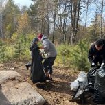 В Миассе представители местного отделения партии «Единая Россия» провели субботник