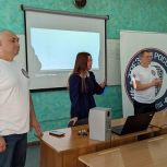 Бийские единороссы рассказывают школьникам о вреде алкоголя, табака и наркотиков