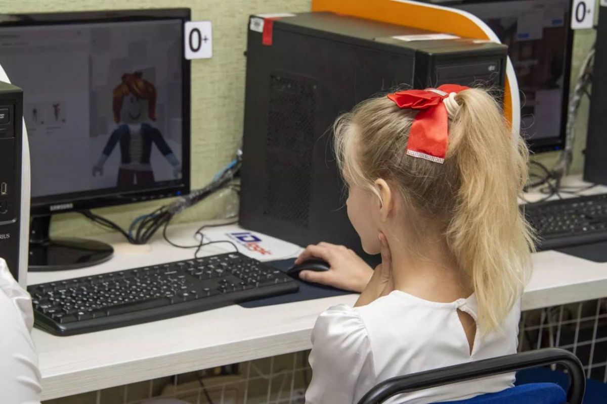 При содействии «Единой России» в Запорожье запустили курсы по робототехнике и нейросетям для школьников