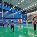 Для «серебряных» волонтеров провели тренировку по бадминтону