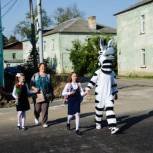 В День знаний орловских школьников через дорогу переводила «зебра»