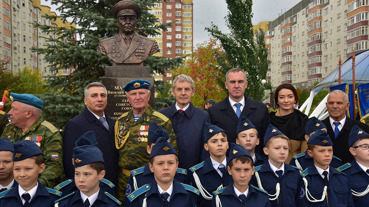 Сквер десантников тюмень фото