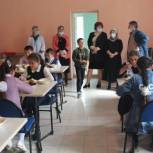 Организацию горячего питания учащихся проверили единороссы Хивского района