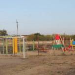 В поселке Хохольский активисты обустроили детскую площадку