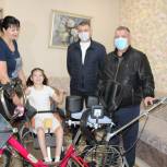 Рассказовские партийцы подарили девочке с ДЦП специализированный велотренажер