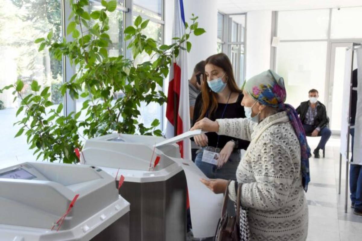 В Симферополе продолжается голосование на выборах депутатов Государственной  Думы России