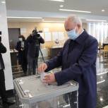 Константин Толкачев принял участие в голосовании и ответил на вопросы журналистов