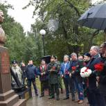 В Канаше торжественно открыли бюст Героя Советского Союза, основателя Воздушно-десантных войск Василия Маргелова