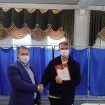Молодым избирателям Рамонского района вручают грамоты