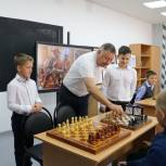 Александр Романов поздравил школьников Балтая с Днем знаний