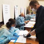 Секретарь Поныровского местного отделения партии принял участие в голосовании