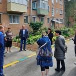 Дмитрий Федотов принял участие в приемке работ по благоустройству придомовой территории