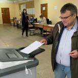 Константин Комков проголосовал на избирательном участке в школе, где учился