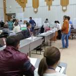 Участие в голосовании в Томске принимают общественники и депутаты
