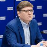 «Единая Россия»: C 1 сентября в России родители дошкольников будут получать 100% оплату больничного по уходу за детьми