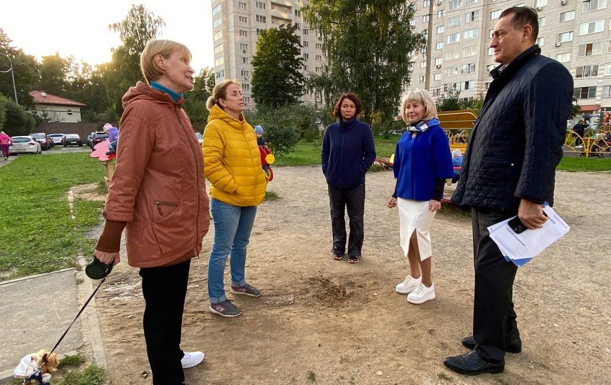 Единороссы провели встречу с жителями в микрорайоне Юбилейный города  Королева