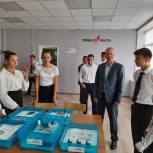 Депутат Саратовской областной Думы Андрей Корнеев, где принял участие в открытии образовательного центра «Точка роста».