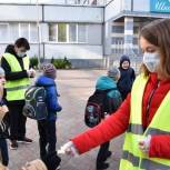 В Вологде по инициативе «Единой России» школьникам вручат светоотражающие брелоки