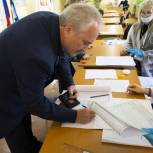 Член Генсовета «Единой России» Павел Симигин проголосовал на выборах в Хабаровском крае