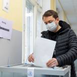Секретарь регионального  отделения «Единой России» Андрей Чибис проголосовал на избирательном участке в Мурманске
