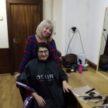 В районе Ново-Переделкино льготные категории жителей получили бесплатные парикмахерские услуги