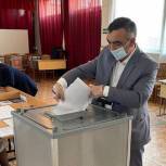 Рашид Аутлев проголосовал на участке в ауле Хакуринохабль