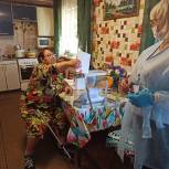 Жители Волгоградской области голосуют на дому