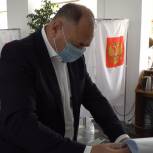 Депутат Госдумы Иван Демченко отдал свой голос на участке №01-01