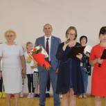Владимир Мутовкин поздравил школьников, их родителей и педагогов школ своего избирательного округа с Днем знаний