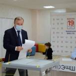Мурат Кумпилов принял участие в голосовании на выборах депутатов Госдумы РФ и Госсовета-Хасэ РА