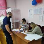Валерий Савельев проголосовал на участке в Администрации Чкаловского района